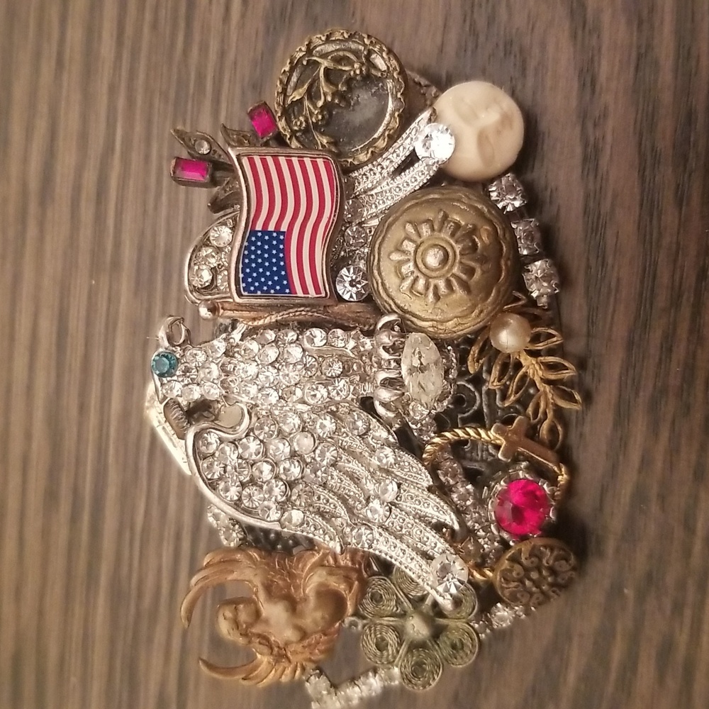 Patriotic Brooch made by artist